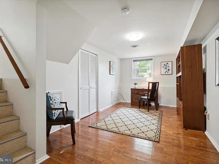 330 Williams Rd — Photo 20