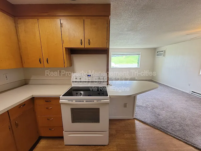 1702 W 7th Pl #B — Photo 4