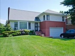 24 Royal Way, Manhasset Hills, NY 11040