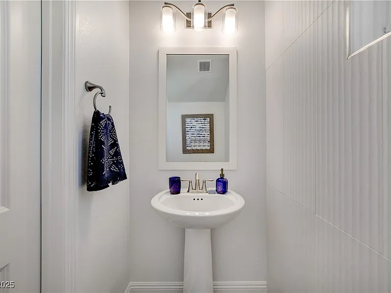 1075 N Water St — Photo 35