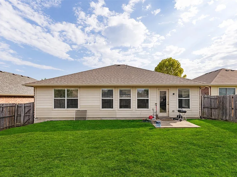 325 Crosscreek Dr — Photo 23