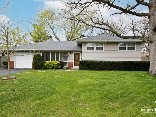 2121 Burr Oak Ln, Lindenhurst, IL 60046