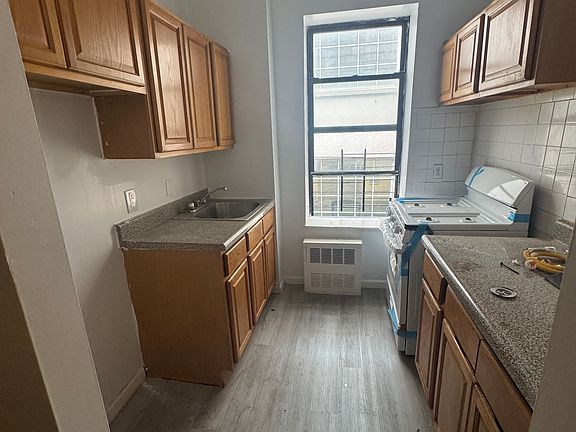 2nd image of 1140 Fox St #2A