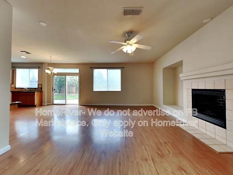 1069 Huntly Dr — Photo 3