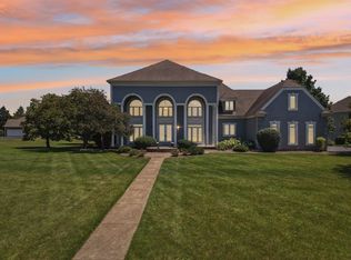 6605 Oakwood Manor Dr, Crystal Lake, IL