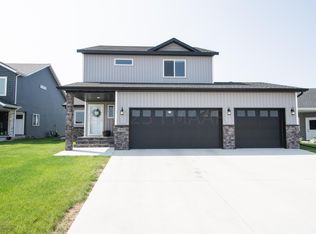 1849 46th Ave S, Moorhead, MN 56560