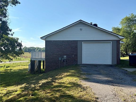 4th image of 351 Randys Rd