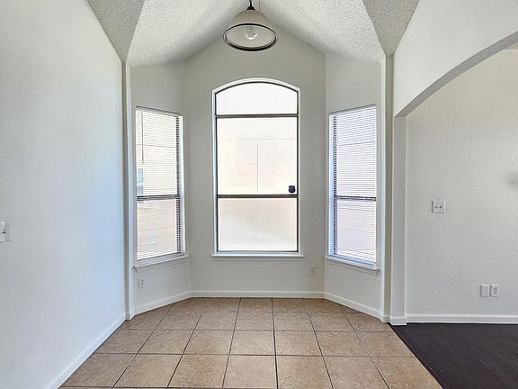5th image of 6087 Camden Lake St