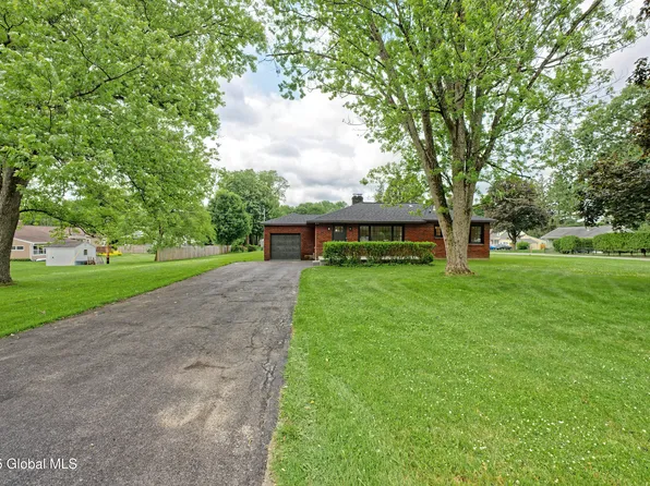 21 Crooked Street, Ballston Lake, NY 12019