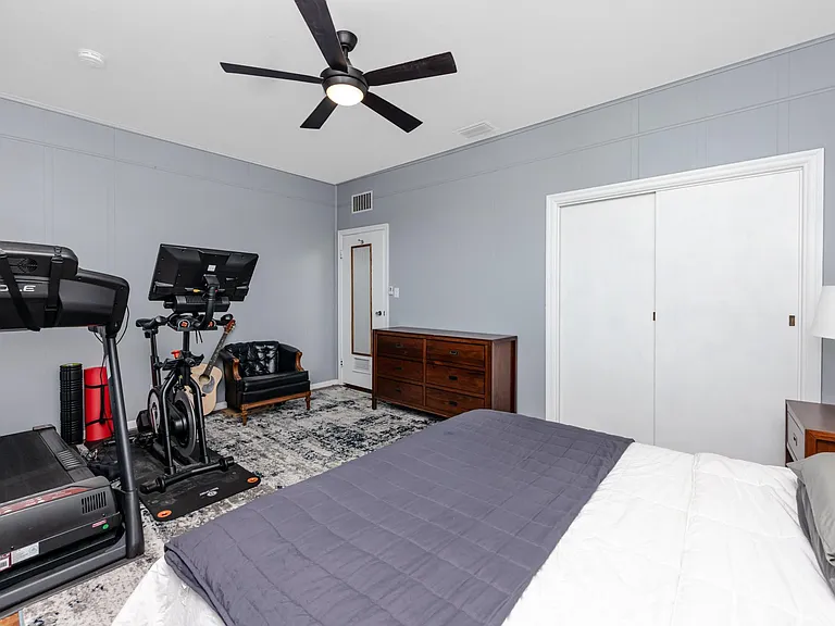 2524 W Leroy St — Photo 10