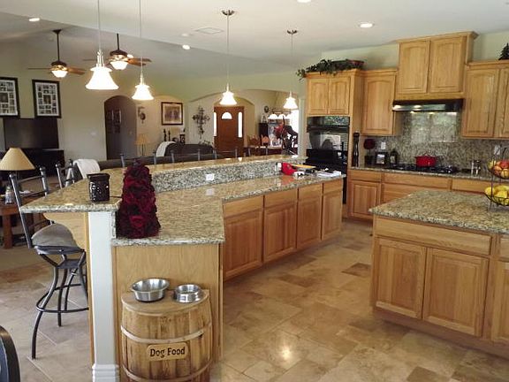 Fantastic Open Floor Plan!!