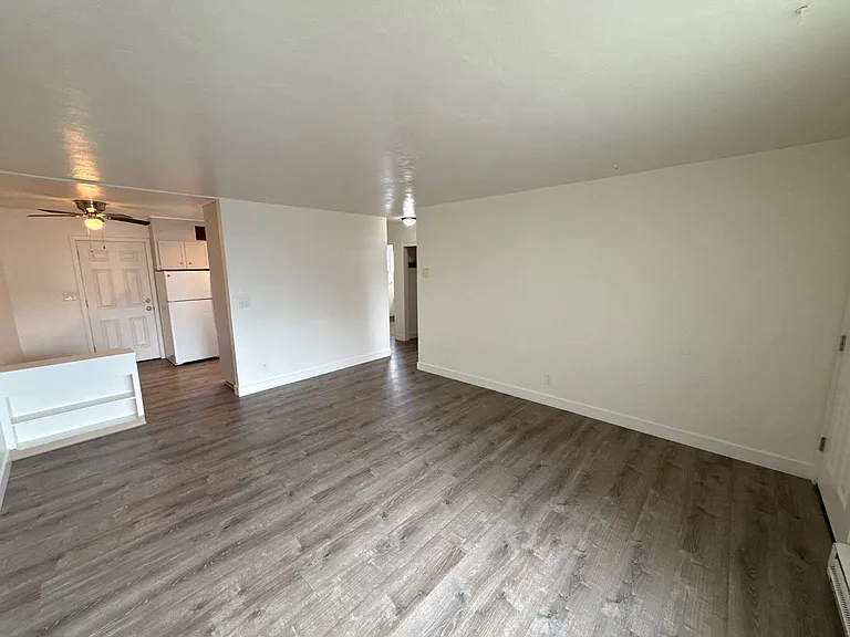 1835 Beach Ave NE #4 — Photo 4
