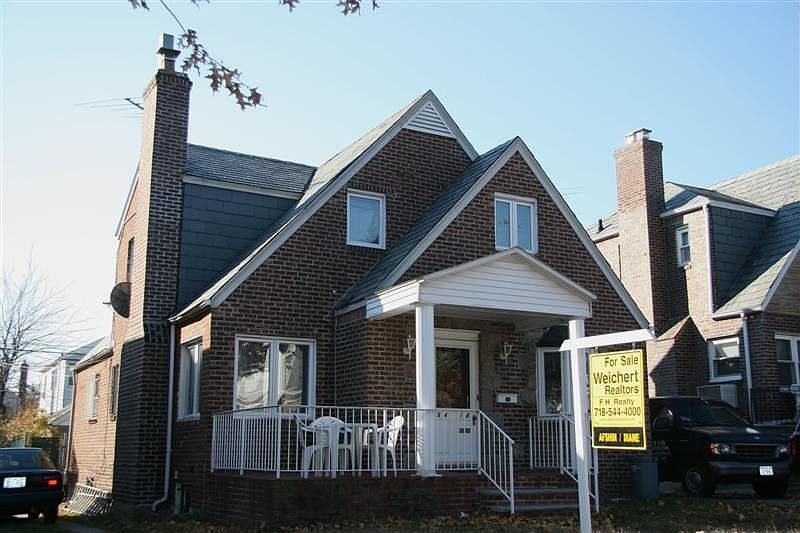 1st image of 6418 Ellwell Cres