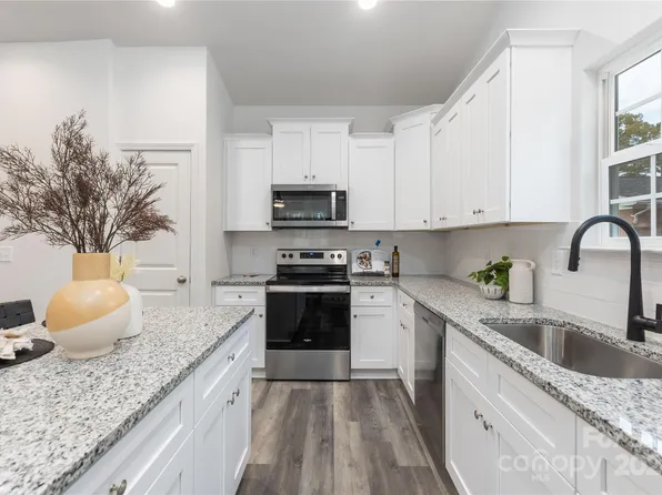 3421 Durham Ln, Charlotte, NC 28269