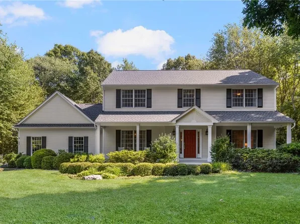 11 Prides Crossing Ln N, Saunderstown, RI 02874