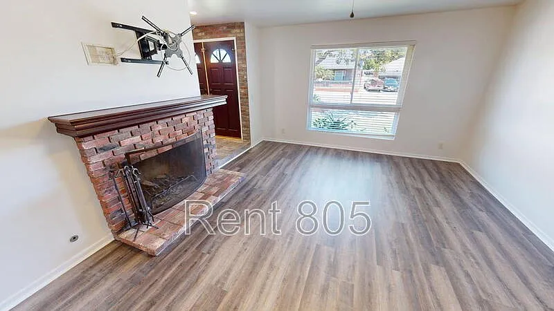 3 bed, 2.0 bath, 1536 sqft, $4,195 — Photo 3