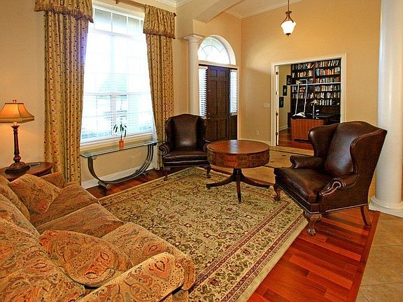 3rd image of 4947 Keeneland Cir