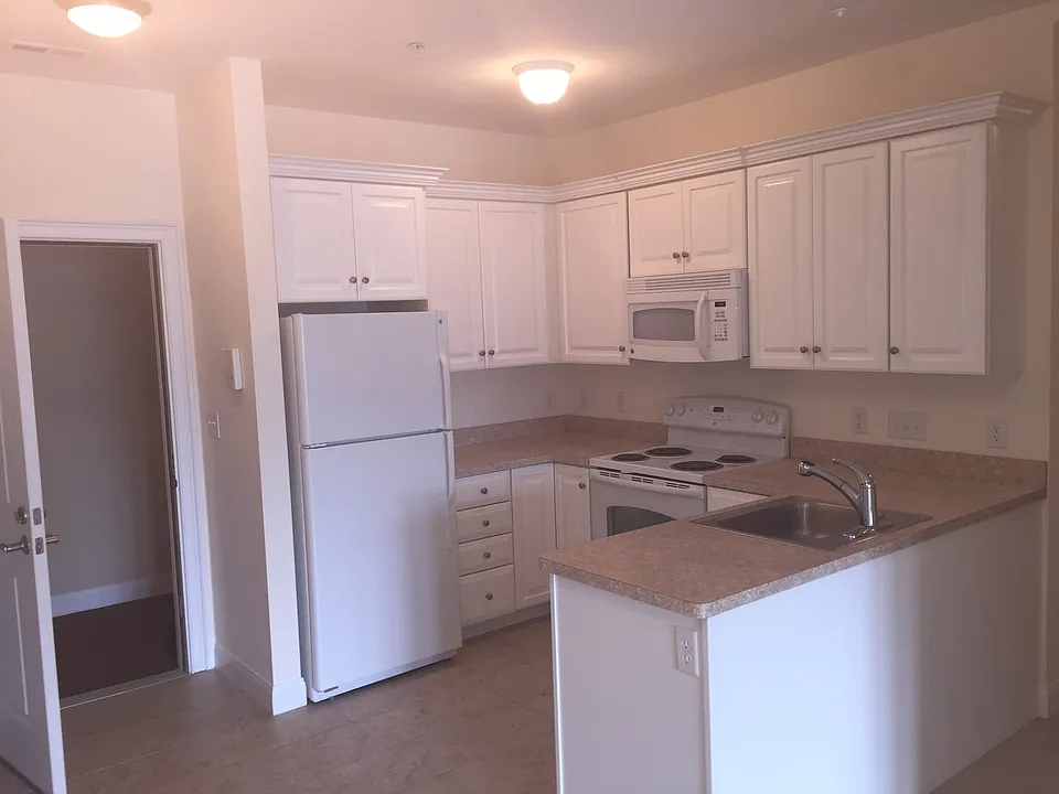 32 Guild St