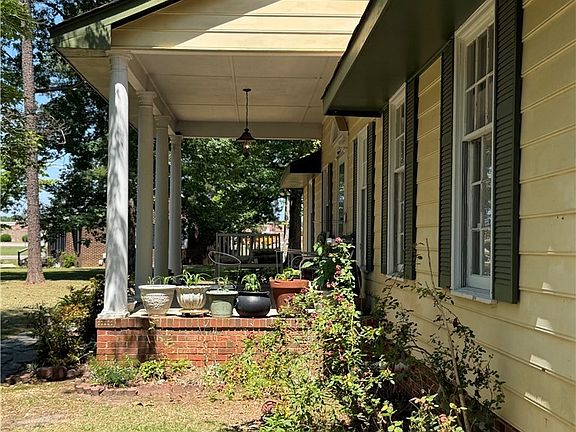 4th image of 408 Old Farm Rd