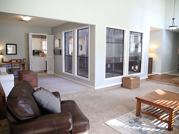 5th image of 2802 Henry Ct