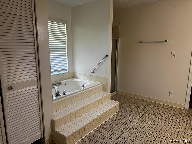 111 Easthaven Rd — Photo 20