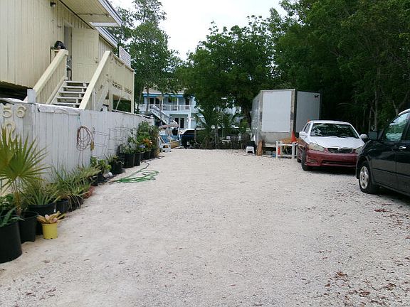 2nd image of 956 Shaw Dr