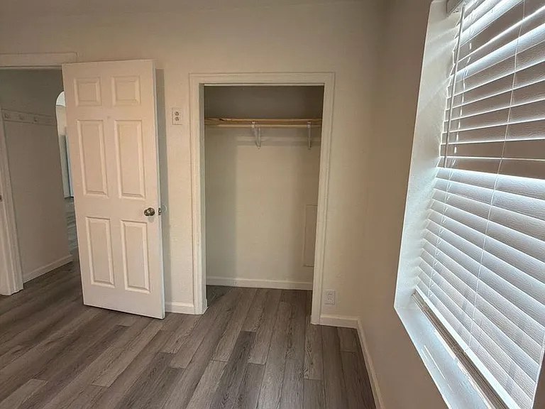 2410 Englewood Ave — Photo 4