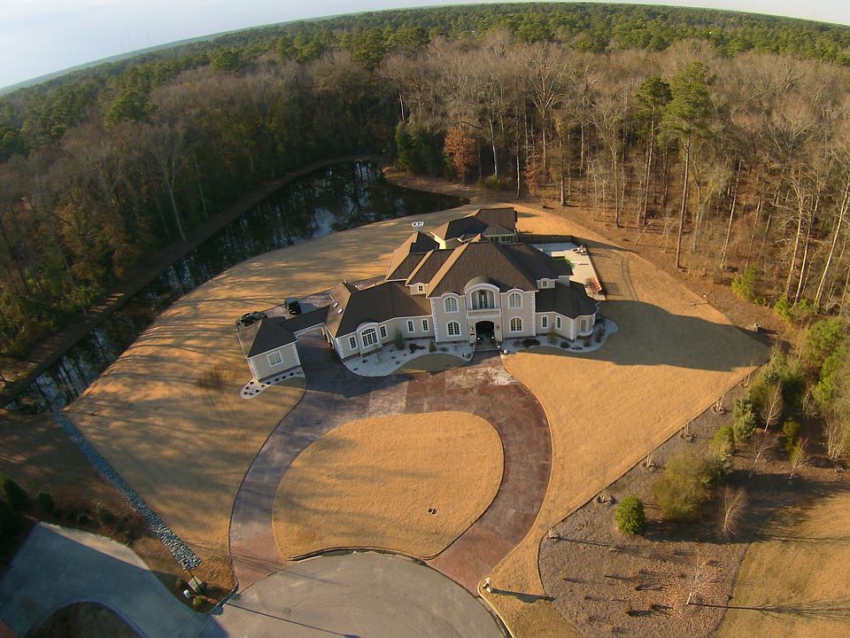 1st image of 304 Grande Oak Blvd W