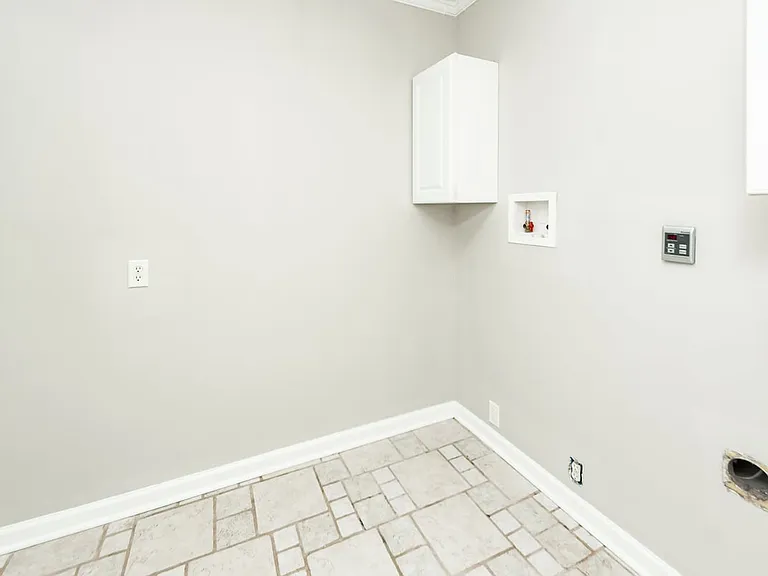838 Fred St — Photo 14