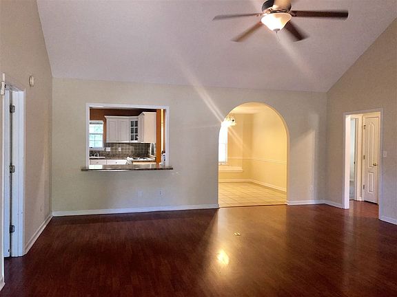 4th image of 117 Autumn Woods Dr