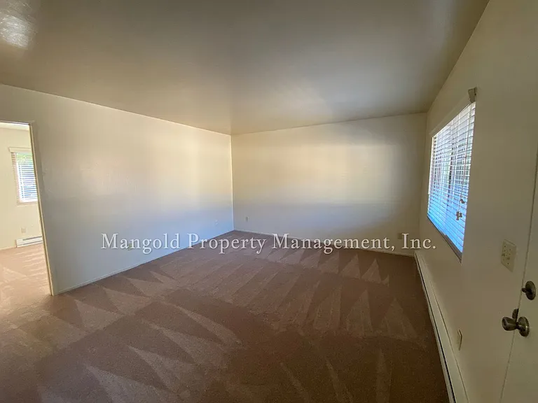 Del Mar Apartments — Photo 3