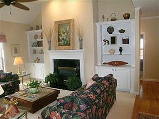 4th image of 541 Winter Hill Ln