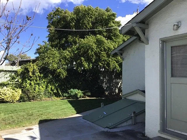 Charming curb appeal in older Antioch! Sharp 2 bedroom corner home!! — Photo 4