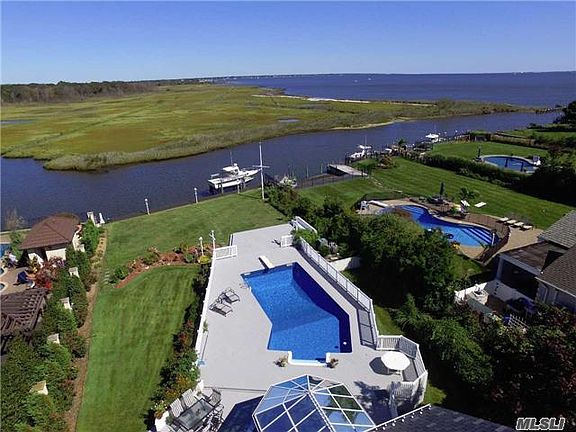 4th image of 25 Oak Neck Ln