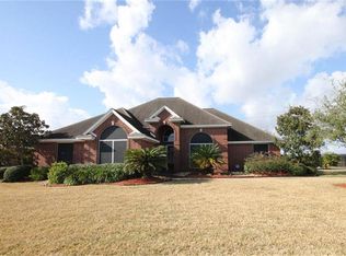 602 Oleander St, Lake Jackson, TX 77566