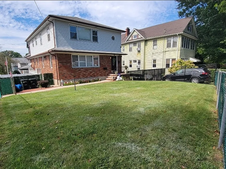 228 Manor Rd #1 — Photo 2