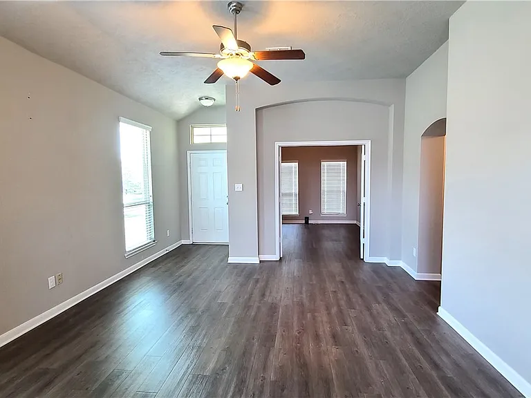 2015 Stubbs Dr — Photo 6