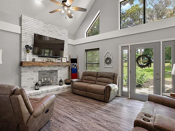 3rd image of 25025 Thornhill Dr