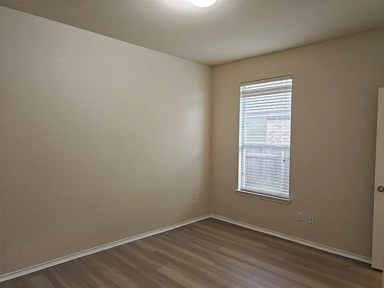 5610 Hopkins Dr — Photo 16