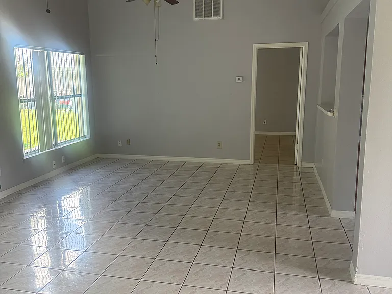 1241 Bradwell Dr — Photo 4