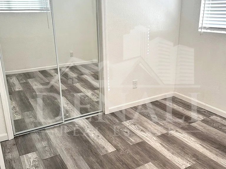 216 E Carol Ave — Photo 18