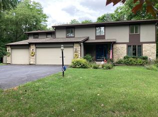 6779 Arrowhead Ct, Long Grove, IL 60047