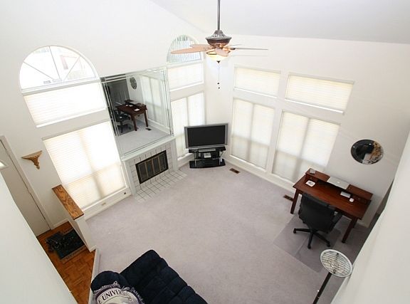 5th image of 610 Sturnbridge Ln