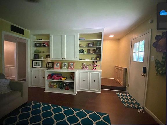3rd image of 104 Westminster Dr