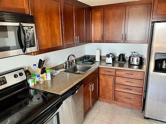 3rd image of 1055 N Logan St #1506