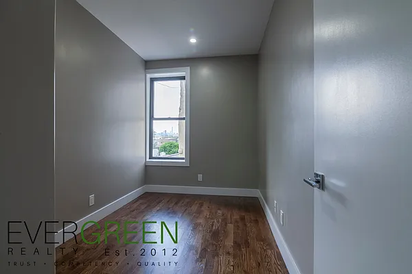 Rented by ERNY LLC | media 18