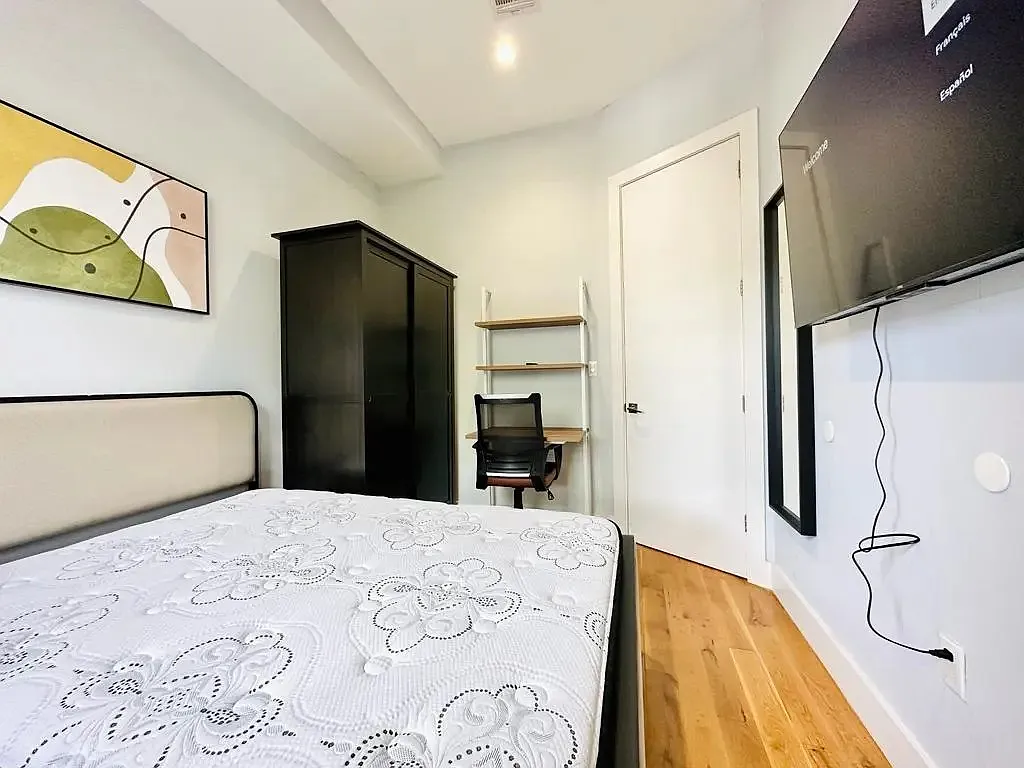 4 bed, 4.0 bath, 1100 sqft, $1,160 — Photo 2