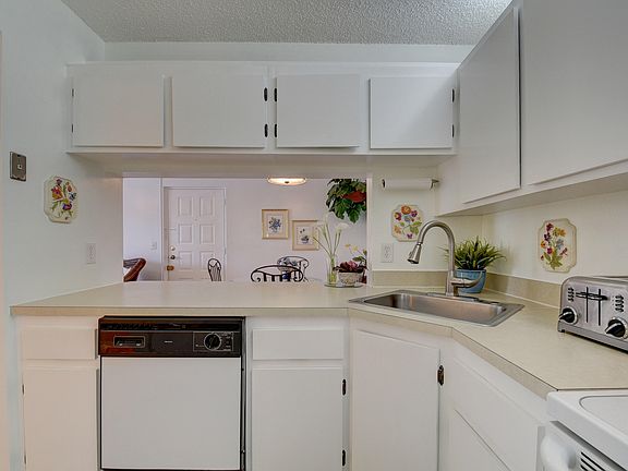 Home For Sale In Pine Ridge