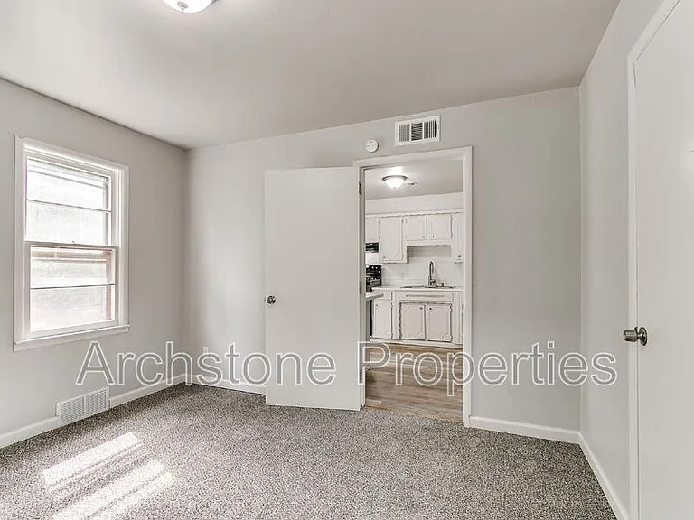 2312 Mustang St — Photo 23