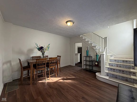 3rd image of 3671 Birchwood Ave